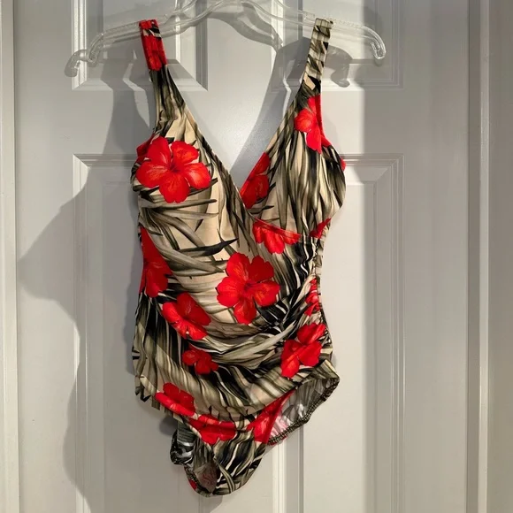 NWOT Size 12 women’s one piece floral print swimsuit. Lands end brand - Picture 1 of 6
